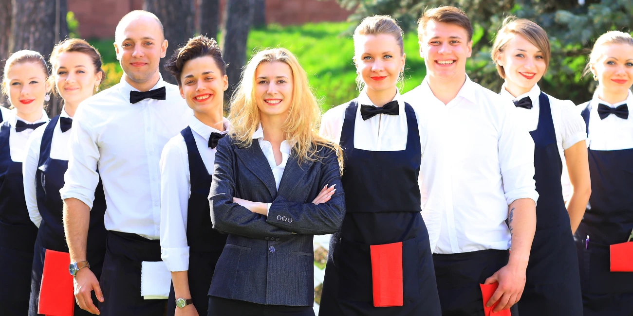 Uniformes para feiras e eventos: profissionalismo e identidade